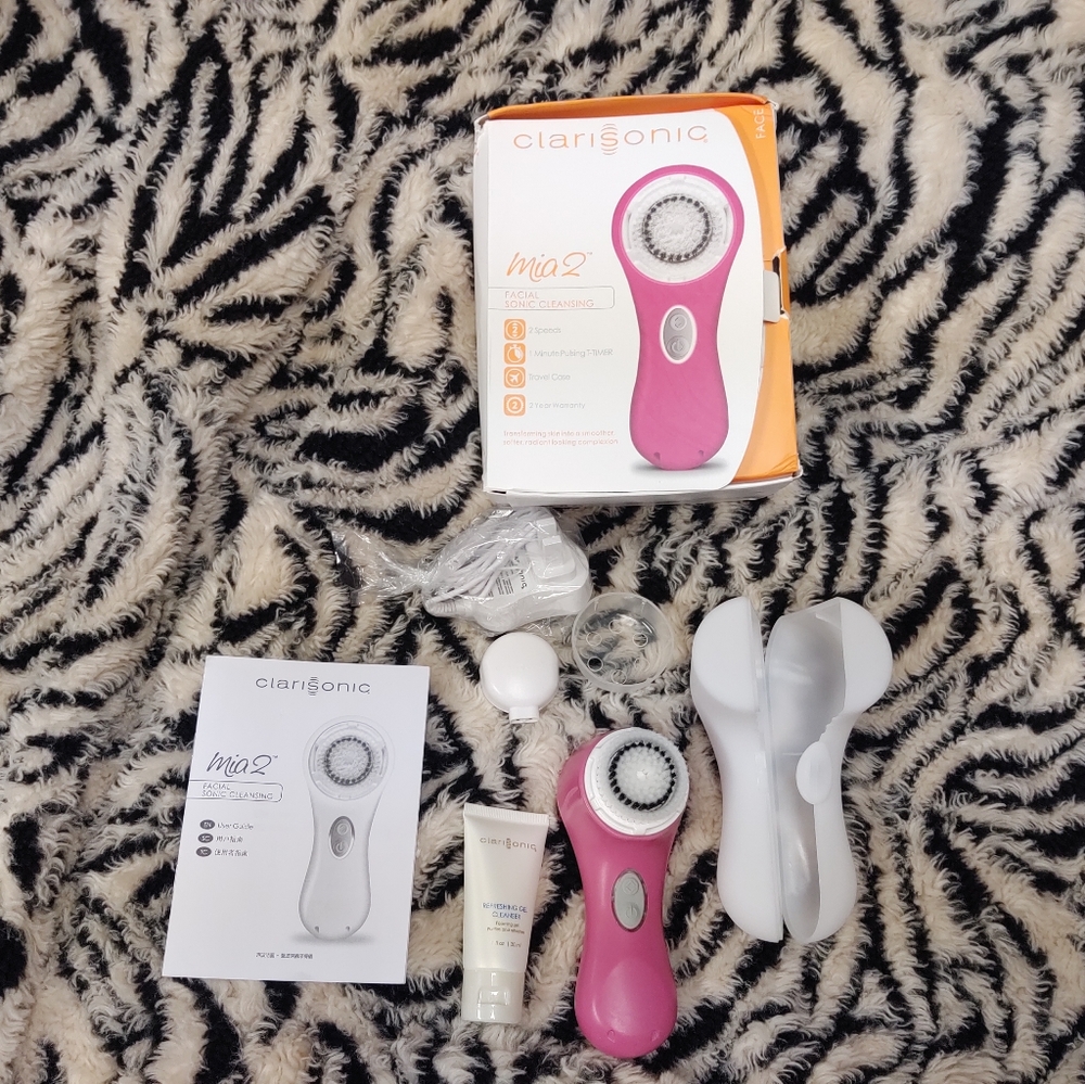 BNIB CLARISONIC MIA 2!